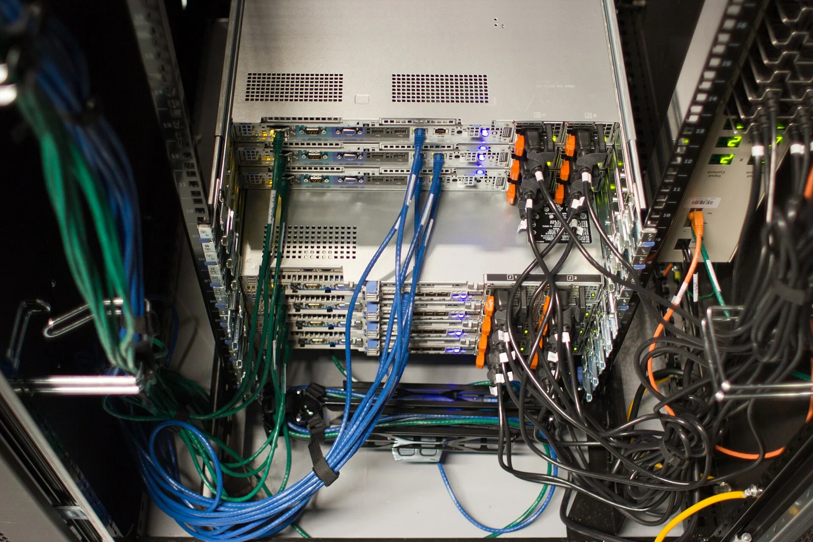Cableado de servidores de Wikimedia Foundation; archivo, no la implementación de getmininginfo