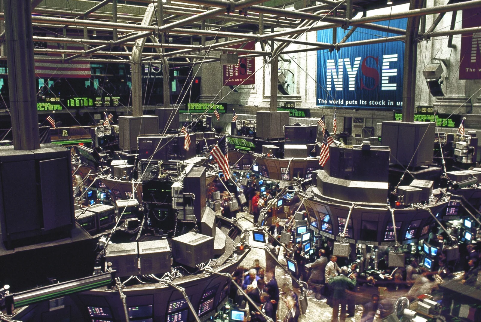 Торговый зал NYSE в 1963 году; архивное фото, не площадка токенизированных акций