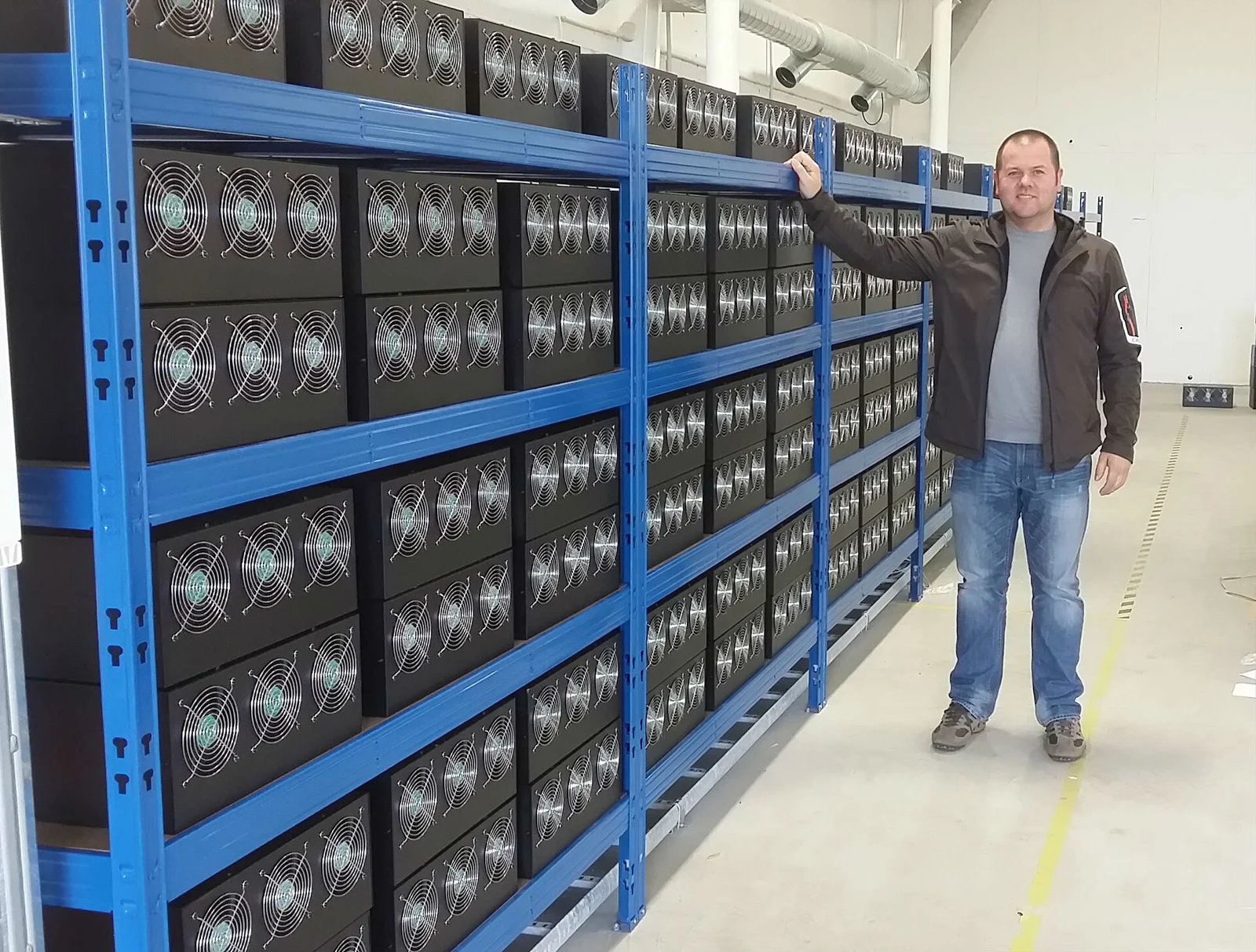 Archive mining farm; illustrative, not a DxPool XMR operation.