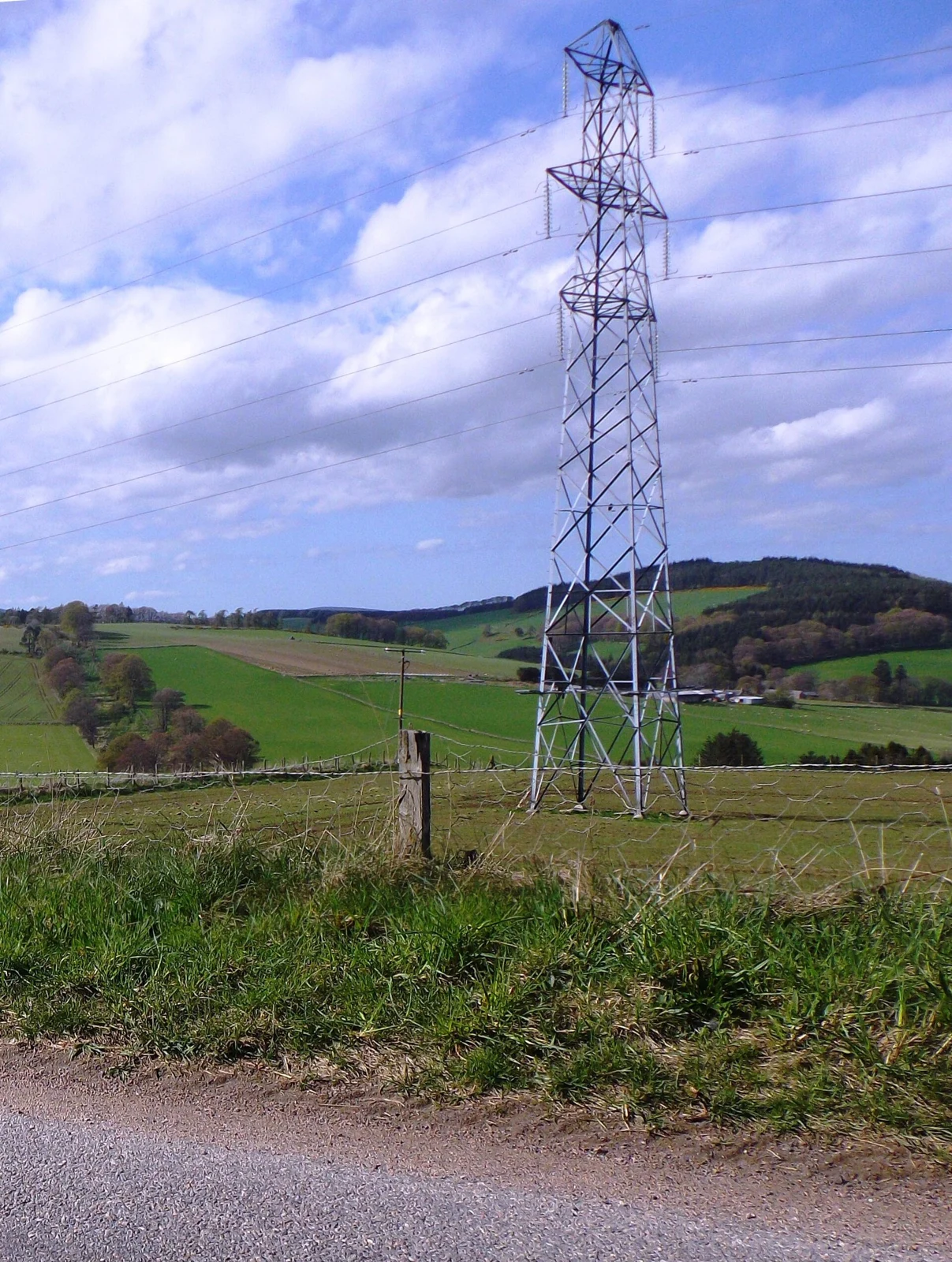 Foto de archivo de una torre de red eléctrica; contexto para planificar grandes cargas.