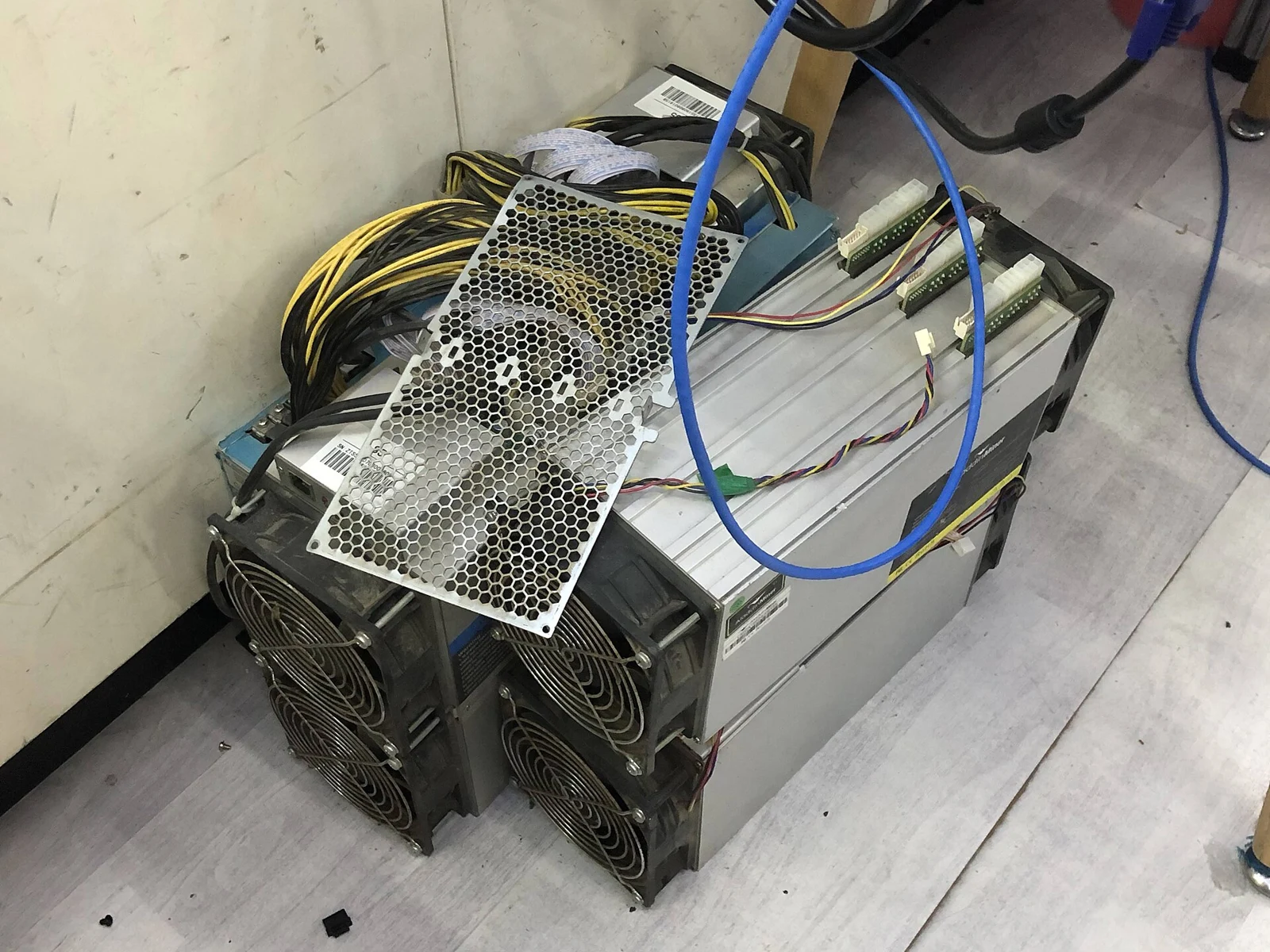 Hardware de minería de Bitcoin que asegura la red