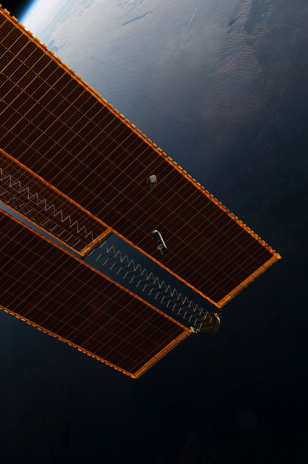 Despliegue de CubeSats fotografiado desde la Estación Espacial Internacional