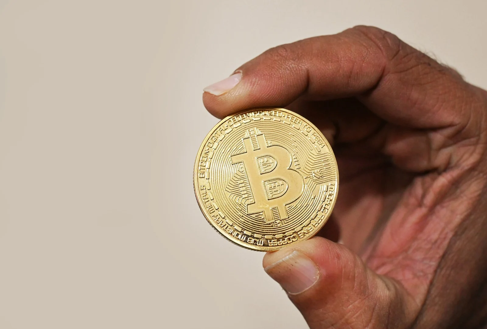 Strategy acquires 1,665 BTC and repurchases $152 million of STRC