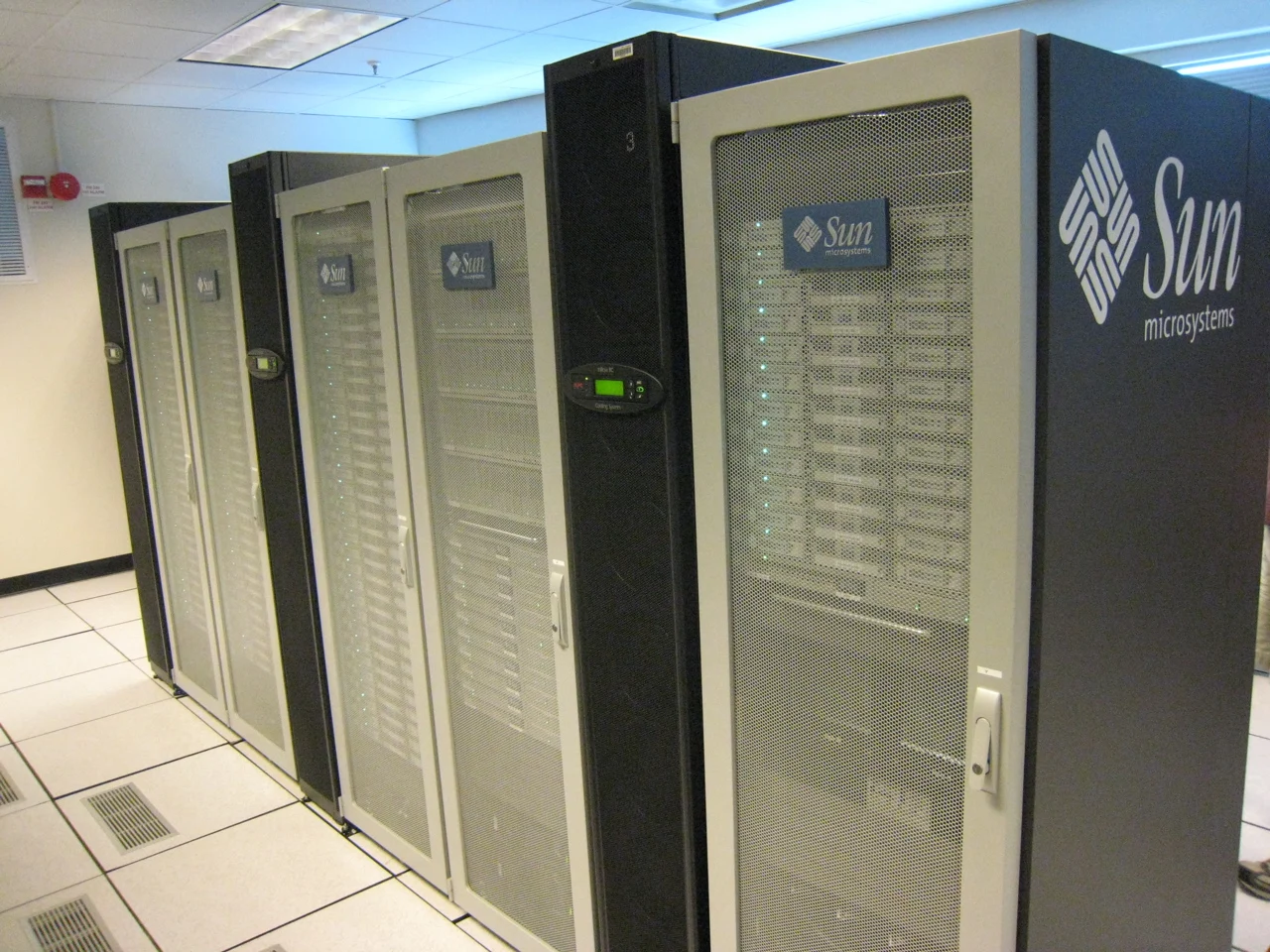 An archival Sun Microsystems compute cluster; illustrative image for asset-backed compute financing.
