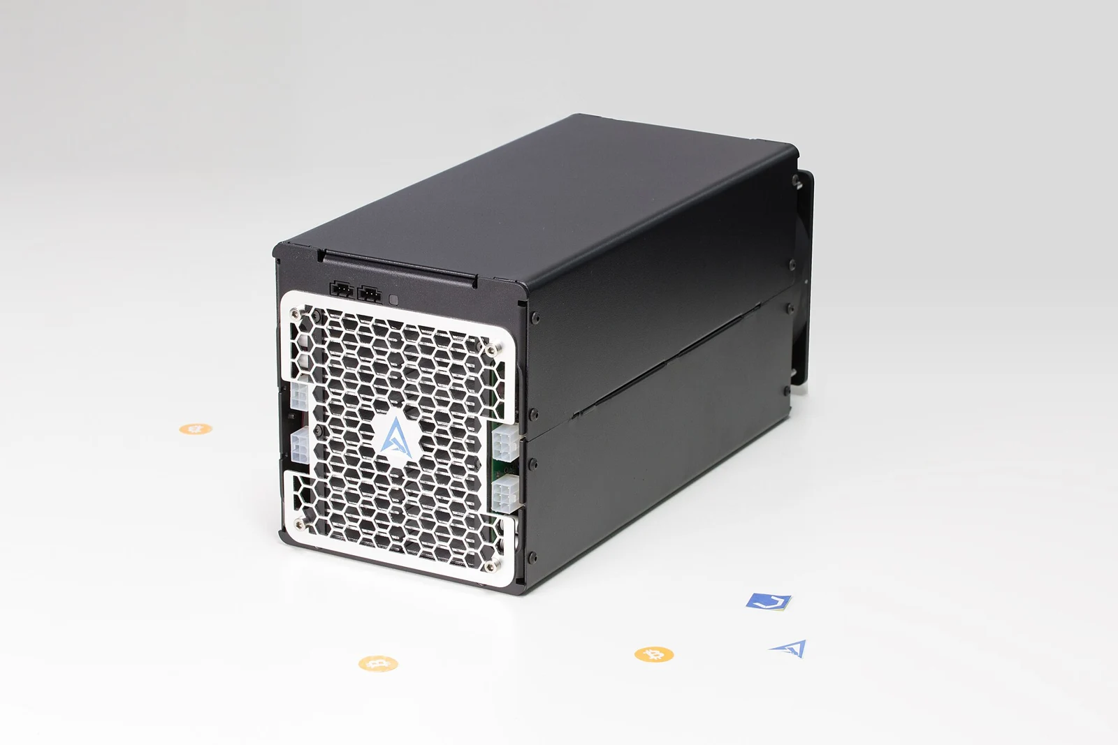 ASIC Avalon для Bitcoin, контекстное фото физического источника хешрейта.