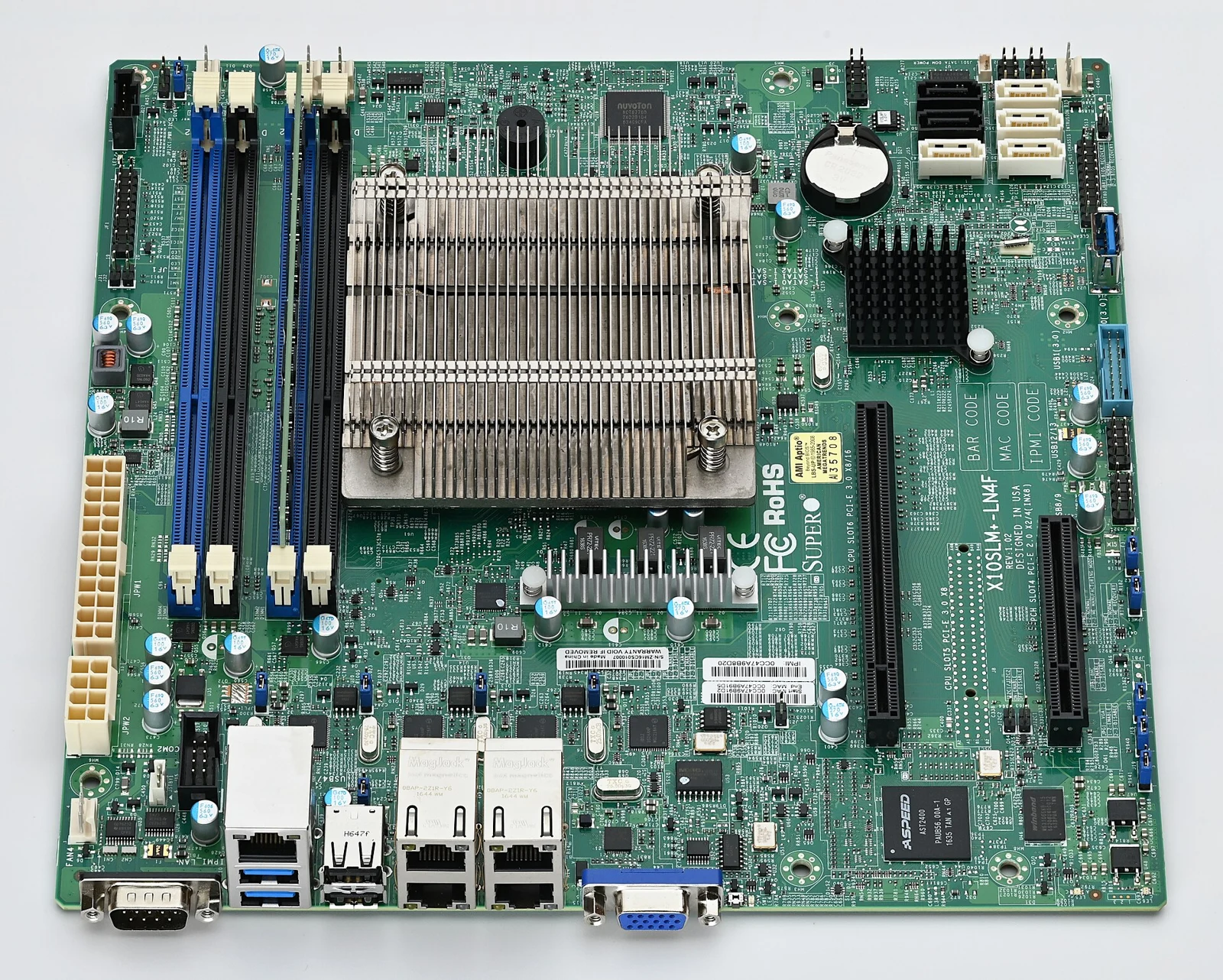 Placa de servidor Supermicro de archivo; hardware ilustrativo, no la plataforma de investigación Yukon