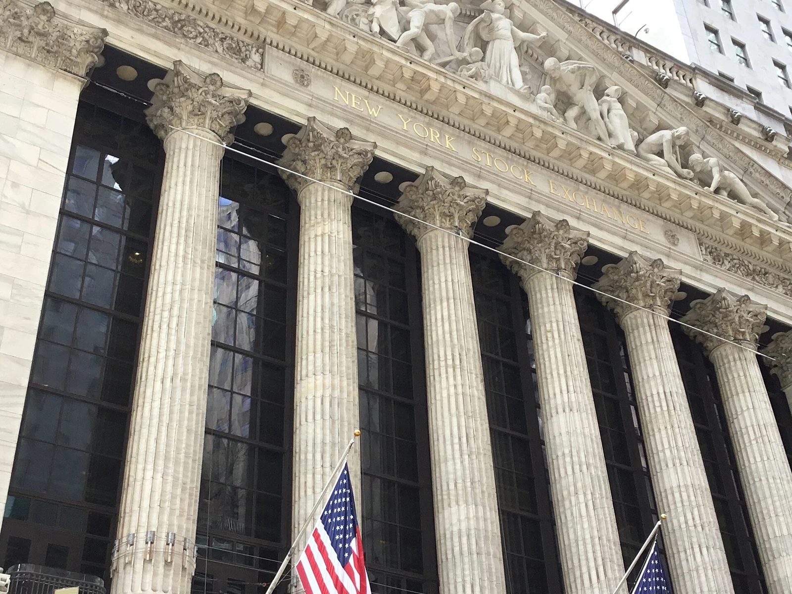 Vista de archivo de la Bolsa de Nueva York; ilustración de mercados bursátiles, no de la sesión del 5 de octubre