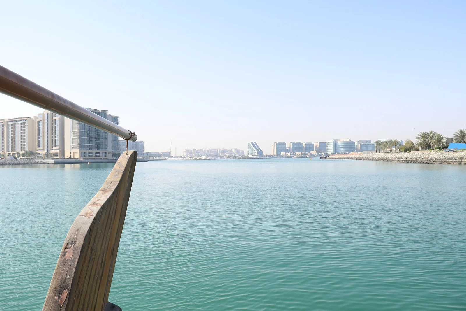 Panorama de Abu Dabi; archivo regional, no un proyecto del pronóstico