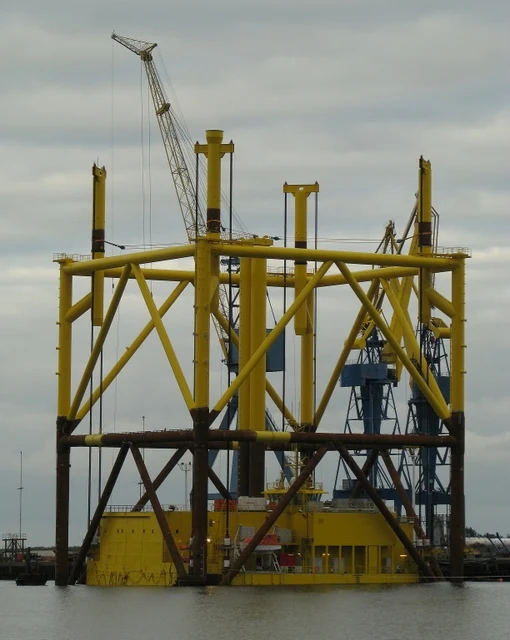 Estructura de transformador marino en Belfast, imagen de archivo ajena a Earlham