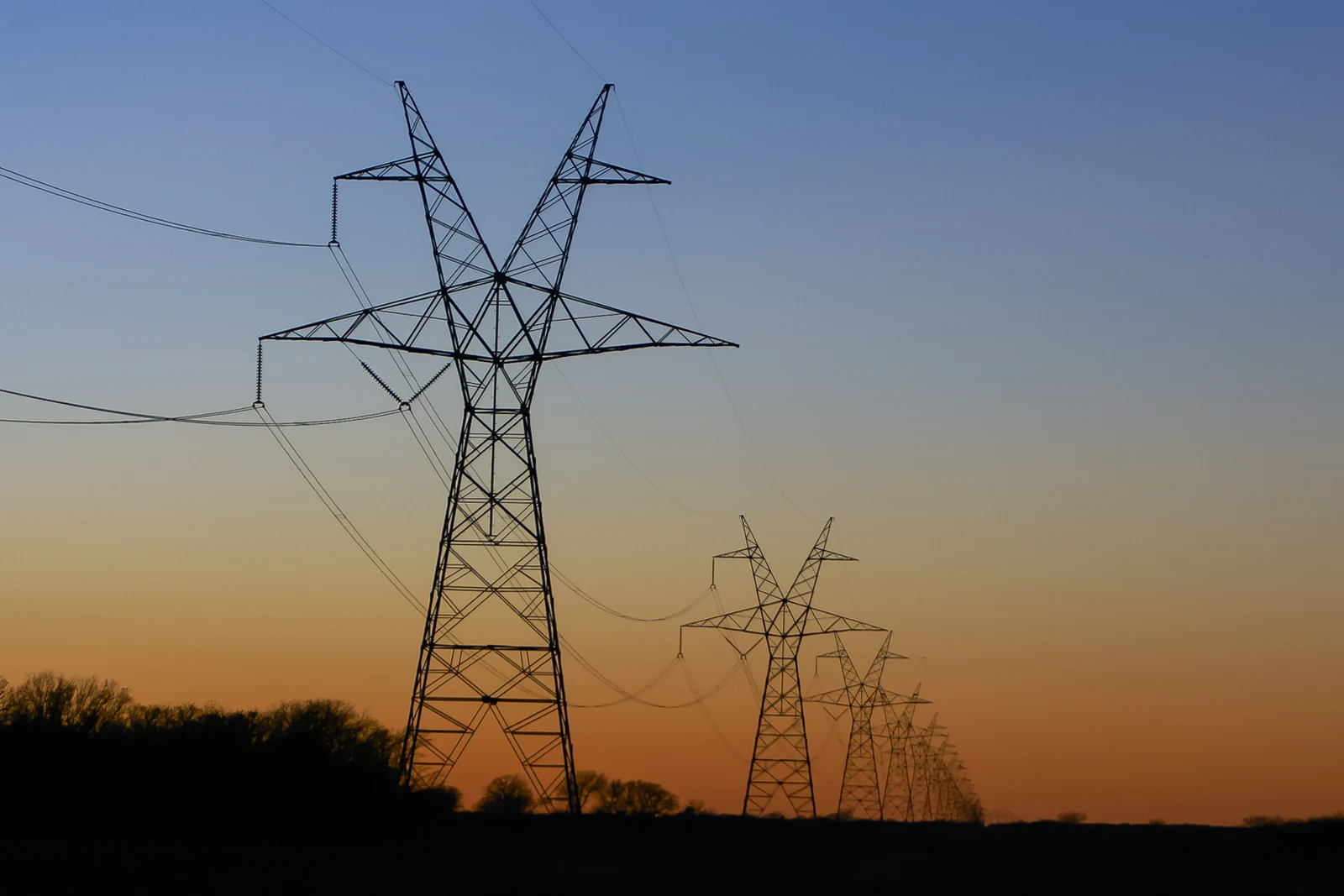 Foto de archivo de torres eléctricas en el este de Texas; ilustración, no la conexión de TCDC