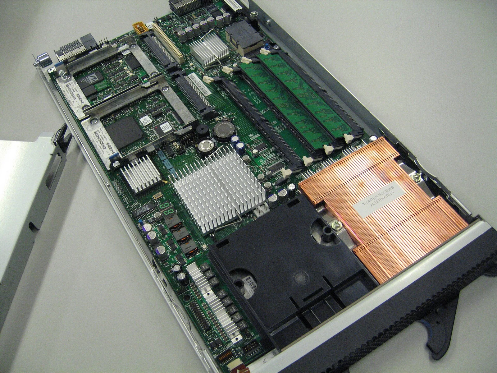 Servidor blade IBM HS20: fotografía de archivo