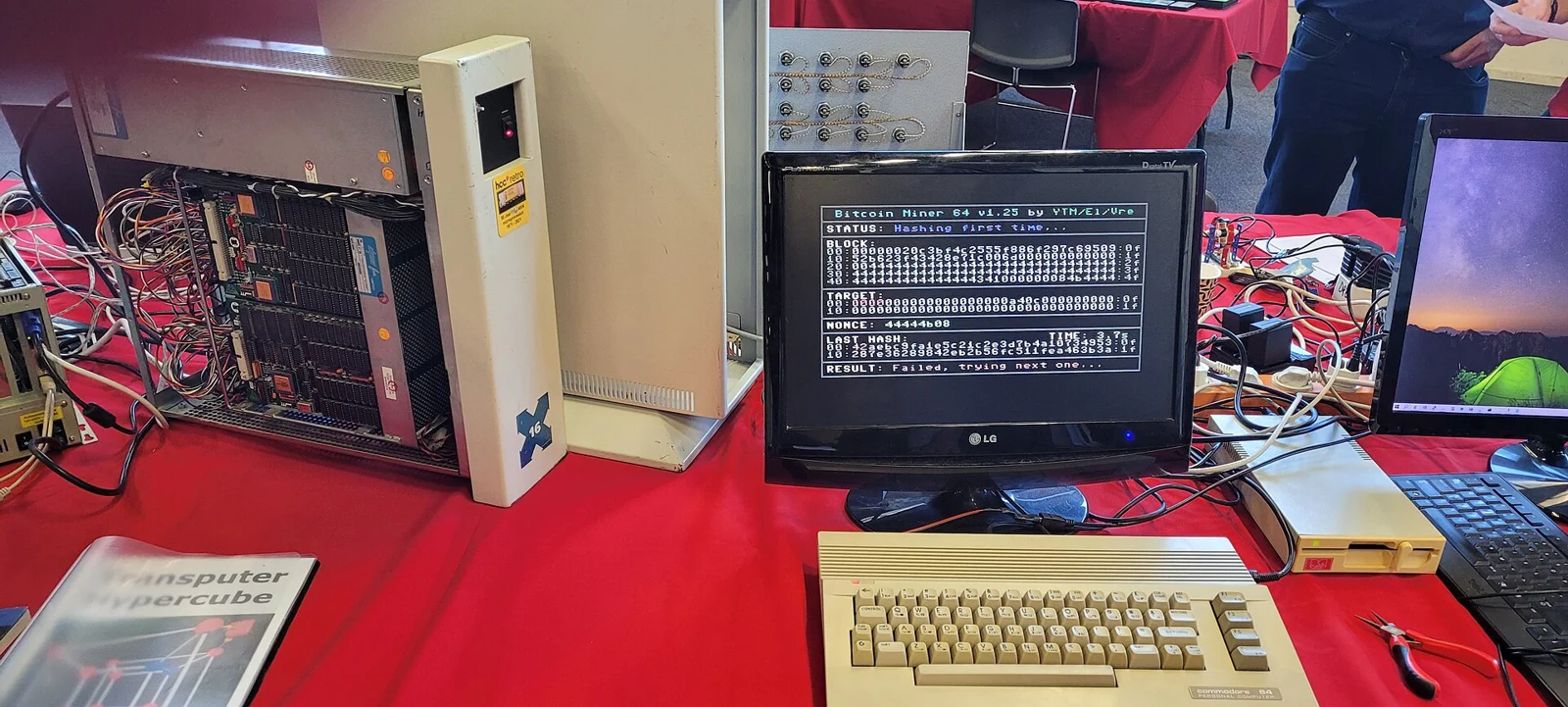 Demostración histórica de minería Bitcoin con Transputer y Commodore 64; no es equipo de BitFuFu