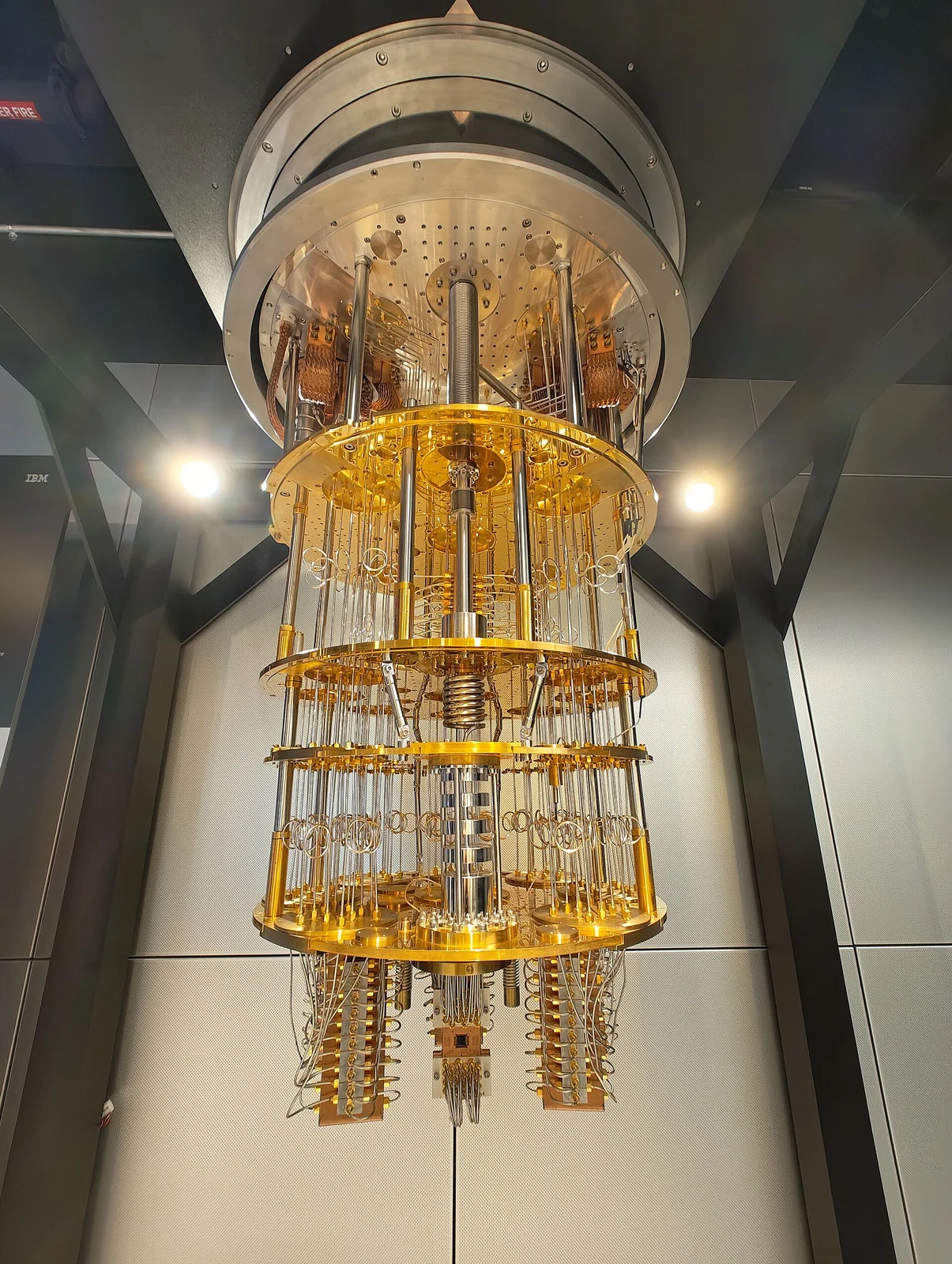 Архівне фото IBM Quantum System One; не доказ існування комп’ютера, здатного зламати ключі Bitcoin