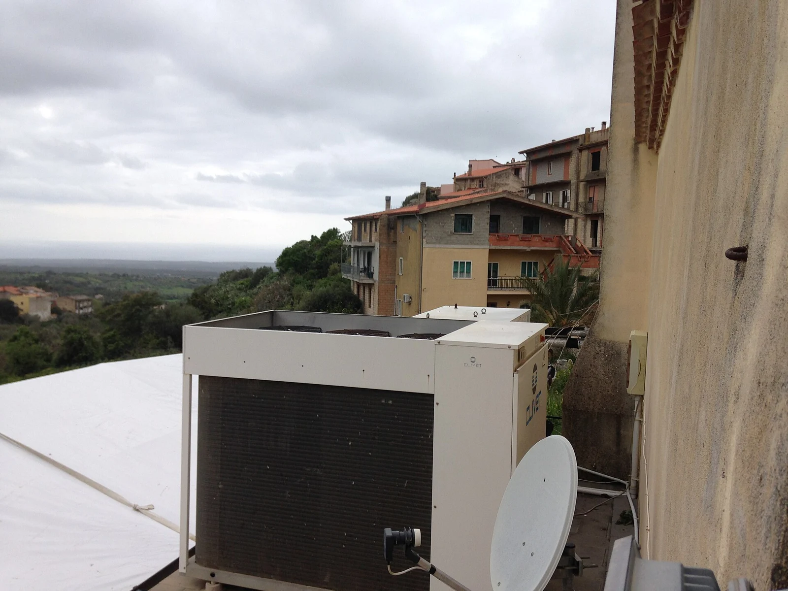 Historical Clivet chiller in Cuglieri; not the new dual-shaft compressor or an AI site