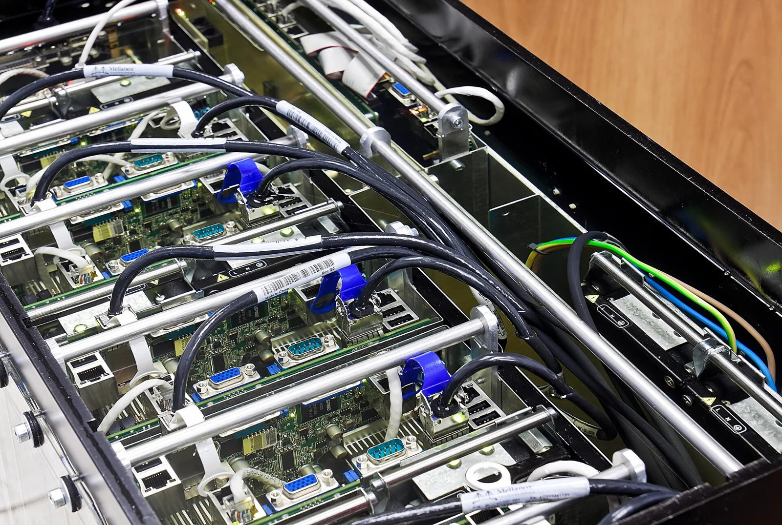 Immers liquid-cooling demonstration at the 2013 National Supercomputing Forum; not Shanghai Electric’s rack or a two-phase performance test.