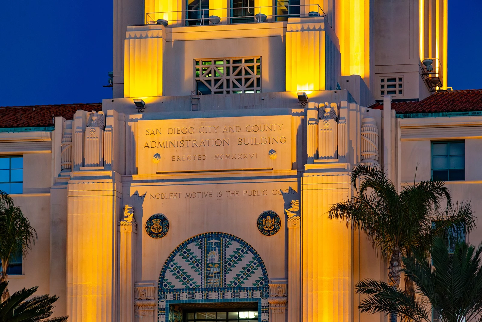 Fachada histórica San Diego City and County Administration Building,Tony Webster,13 de diciembre de 2014,CC BY 2.0. Contexto local,no firma de 2026,reunión del consejo ni centro de datos. Redimensionada,WebP.