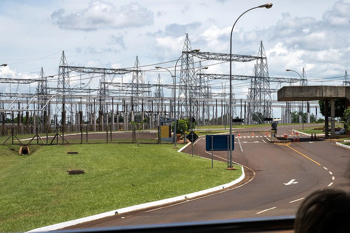 Infraestructura eléctrica del complejo hidroeléctrico de Itaipú.