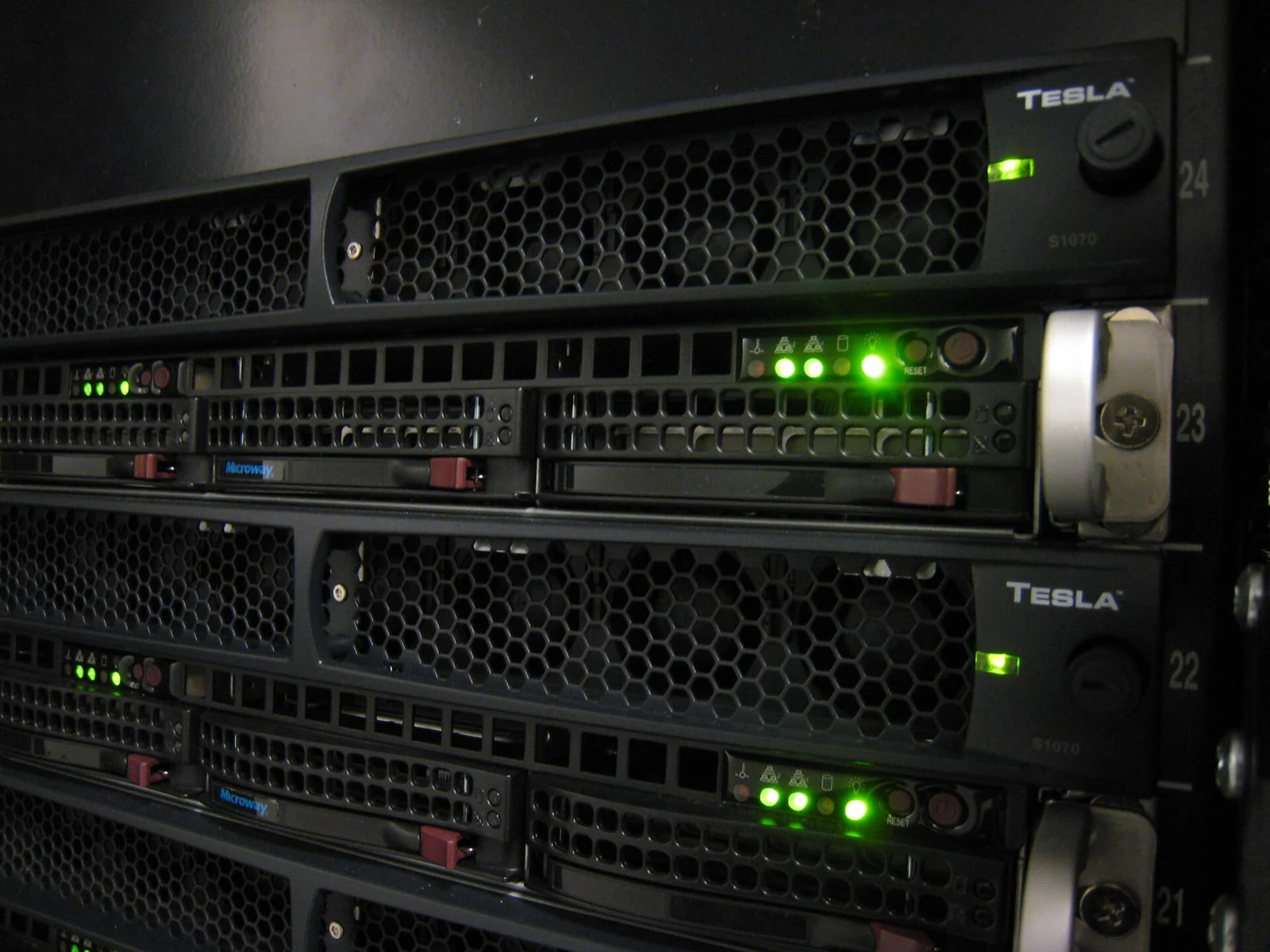 Clúster histórico NVIDIA Tesla; no equipos BUZZ o ProCogia